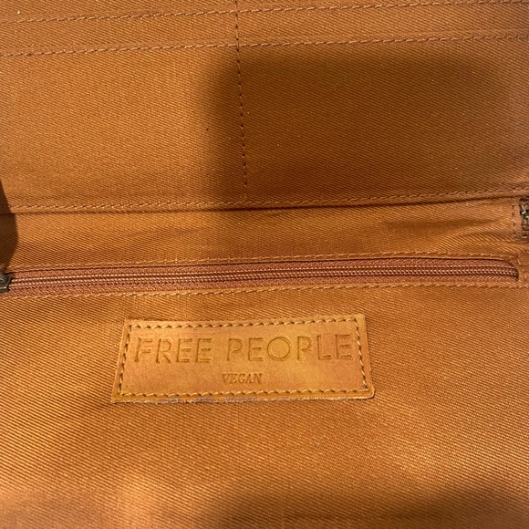 Free People Wristlet Wallet Brown Distressed Vegan Zip Around NWT - Picture 4 of 7